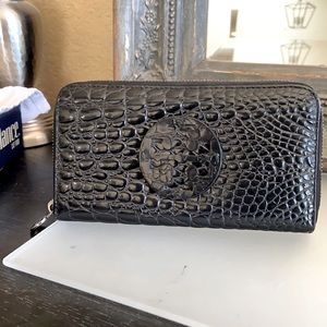 Tory Burch black leather gently used Wallet
